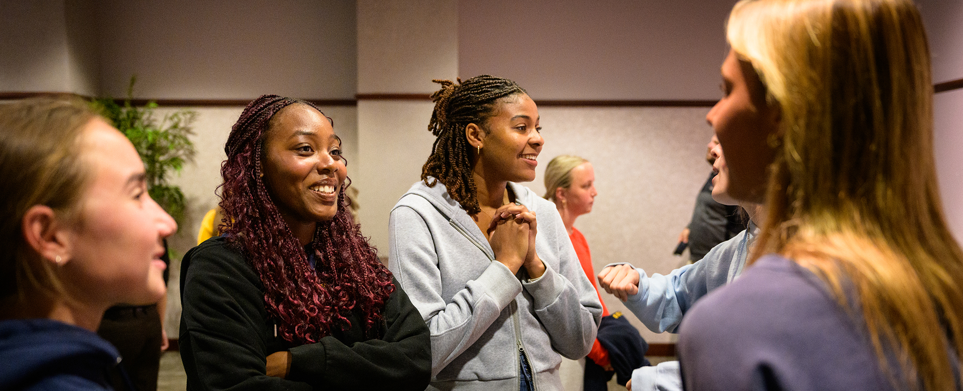 Marquette University student leaders welcome new students to the first large group of the year